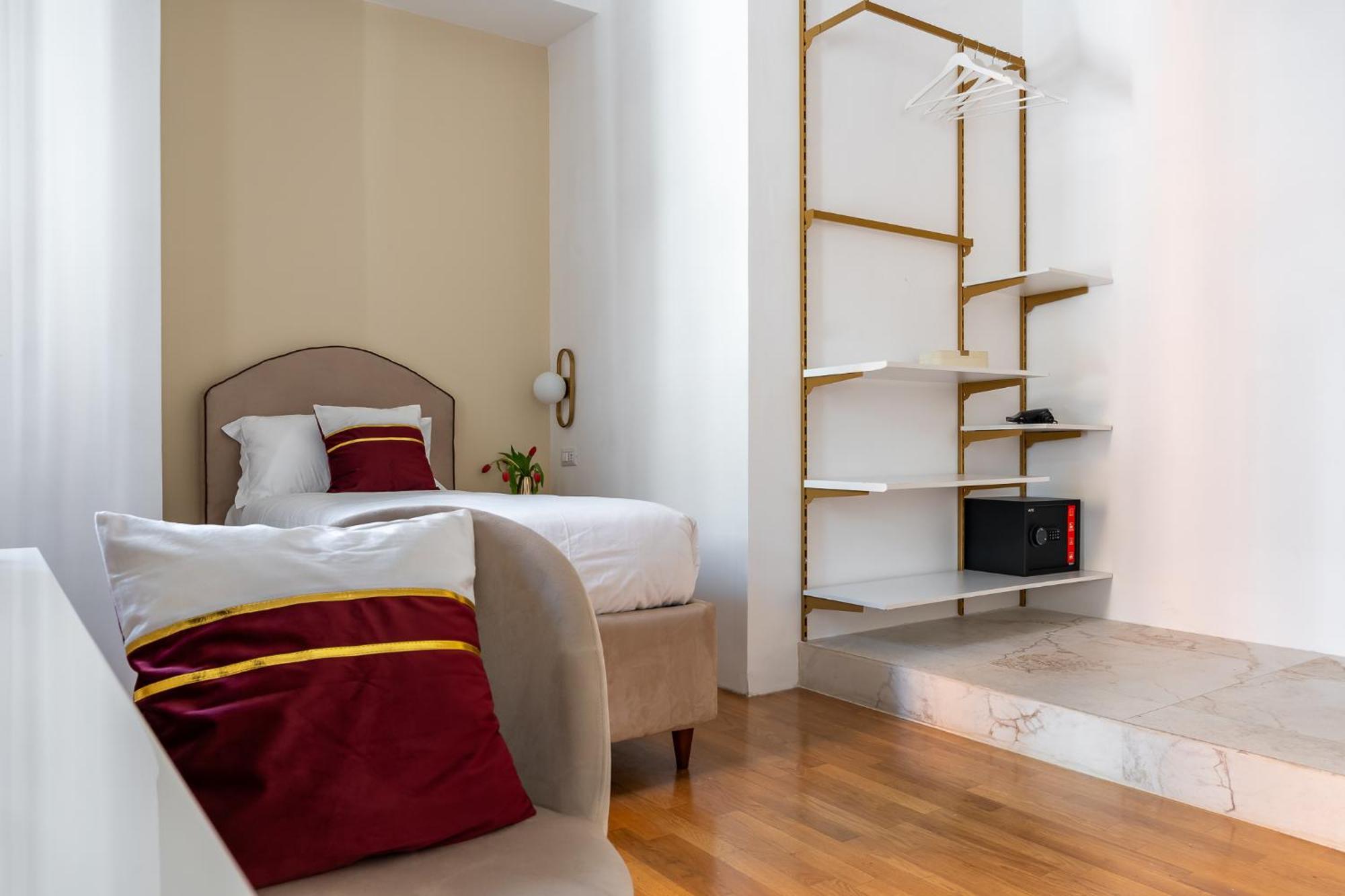 Decimo Meridio- At Spanish Steps- Rome Exterior photo